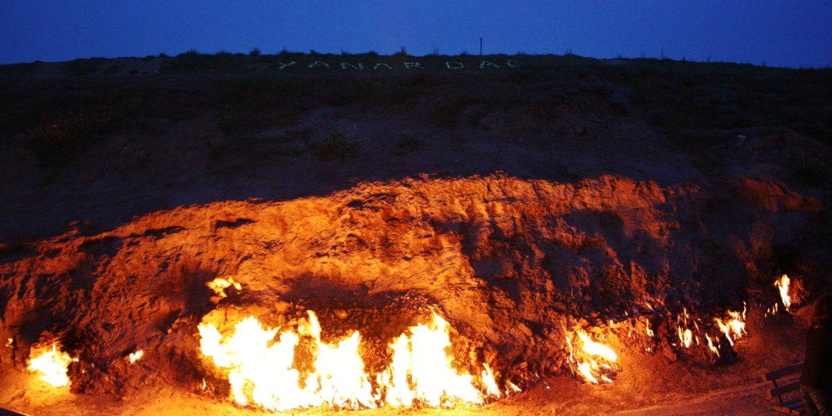 Burning Mountain Yanar Dagh(By Frokor)